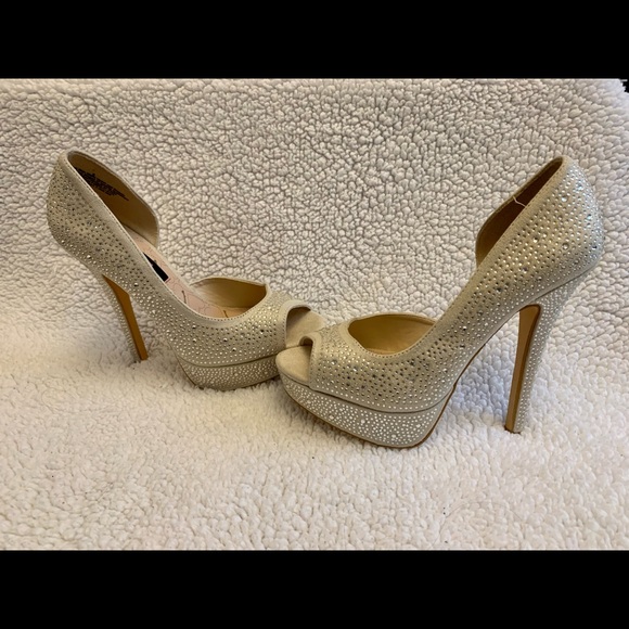 Betseyville Champagne heels - Picture 1 of 3
